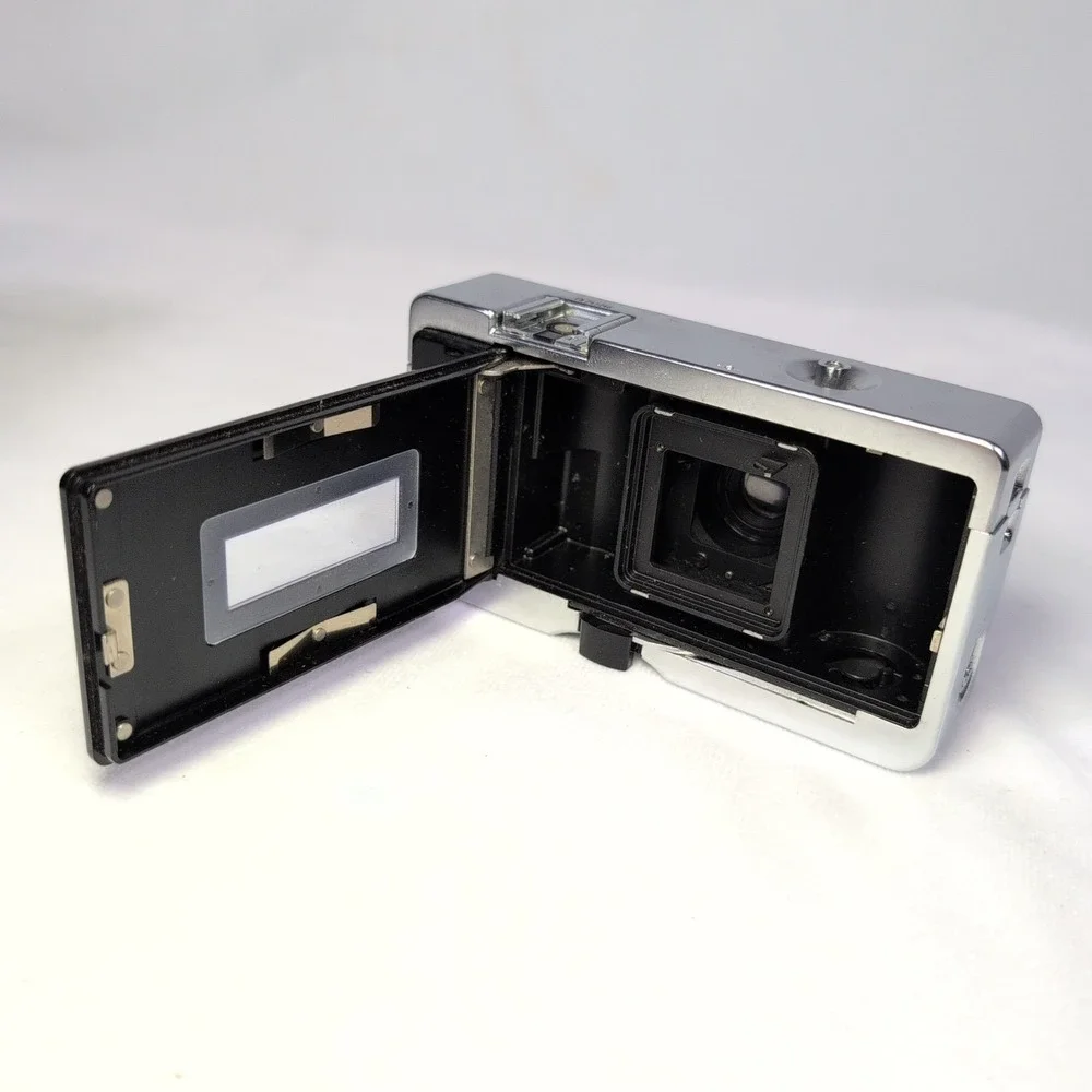 Kodak Instamatic 500 126 Film Point & Shoot Camera Black Leather Case Vintage